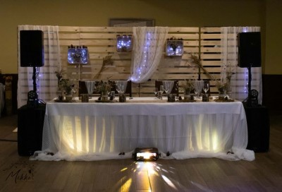 Осветление и декорация на сватбена маса в рустик стил