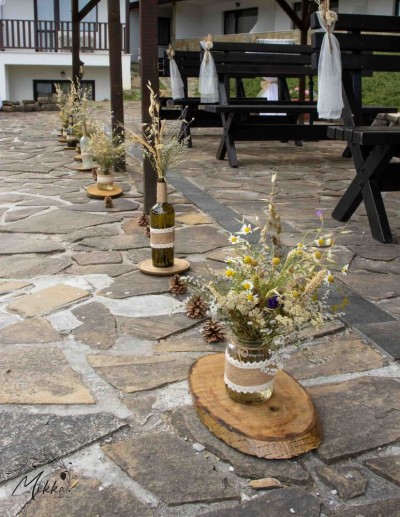 Декорация на пътека за изнесен ритуал за рустик сватба