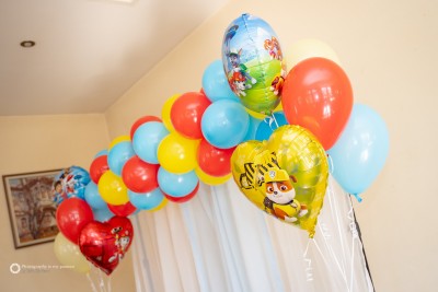 Балонена арка и налони с хелий за детско парти Пес патрул