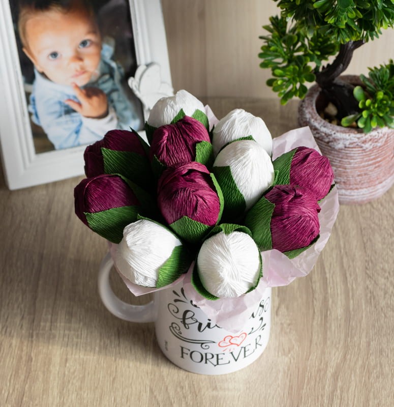 Букет в чаша с надпис Best ftiends forever