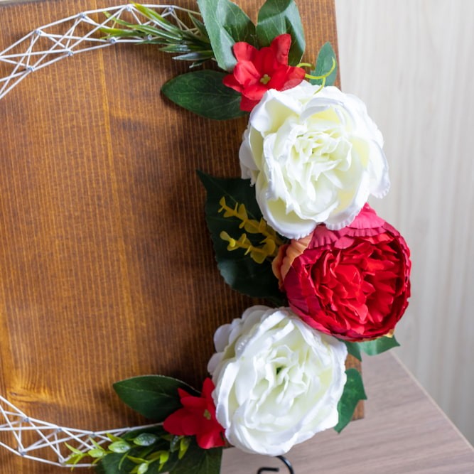 Стринг арт пано за стена с рози за декорация на дома