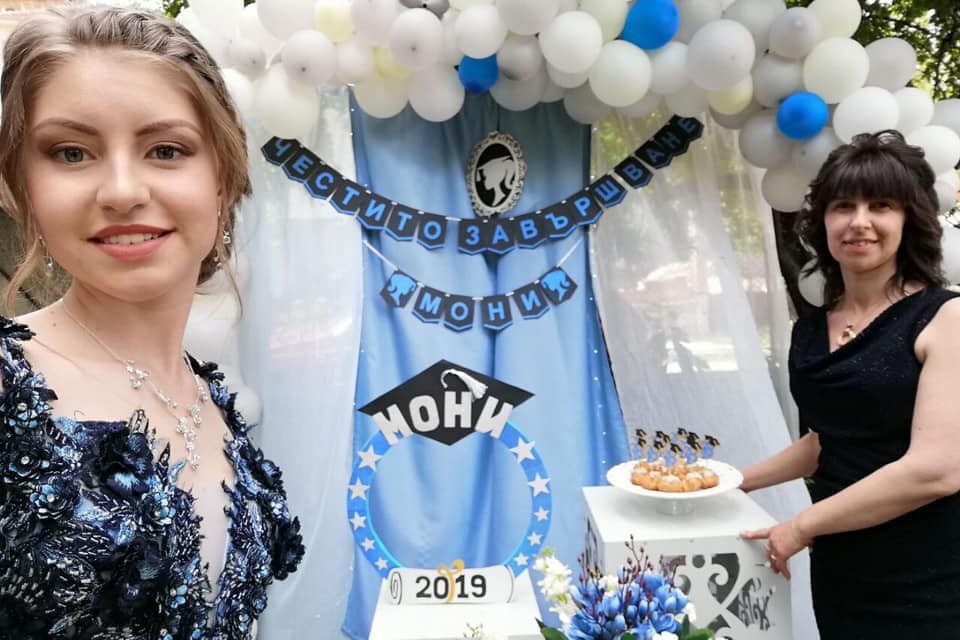 Декорация на бал в синьо и сребърно