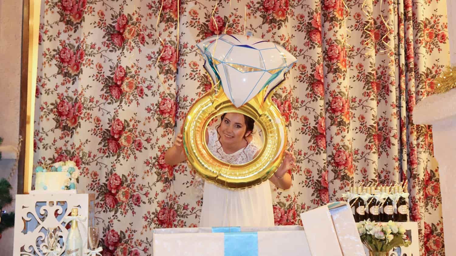 Изненада за булка кутия с балони с хелий